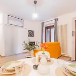Centro Proprio Dietro L'angolo Apartman Como